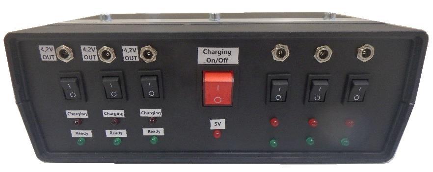 s nabíjecím obvodem a indikací plného nabití. Jako zdroj napětí byly zvoleny lithiové články s kapacitou 2600 mah a deklarovaným výstupním napětím 4 V.
