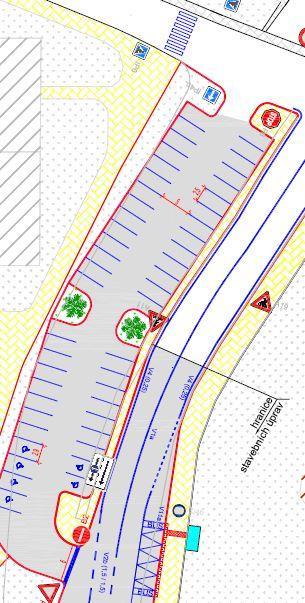 Na vozovce parkoviště bude nově vyznačeno vodorovné dopravní značení V10b. Rozměry těchto stání je 2,5 m na šířku a 5 m na délku, šířka jízdního pruhu je 5 m, tedy s nutností couvání.