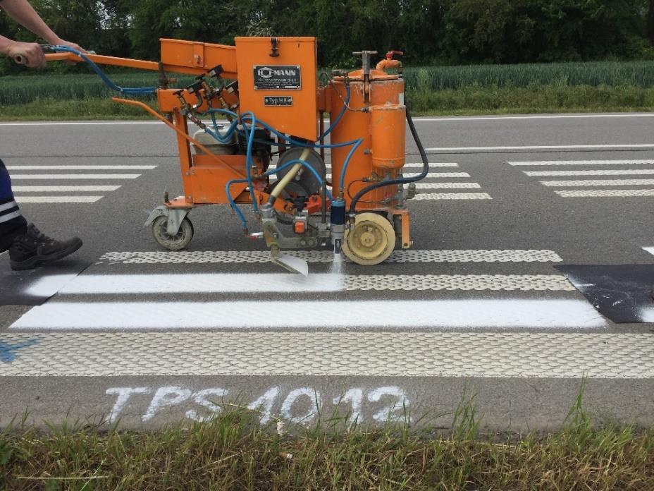 profilované značení - Šířka podkladních čar: 0,14 m - Šířka čar v rámci obnovy: 0,17 m - Délka
