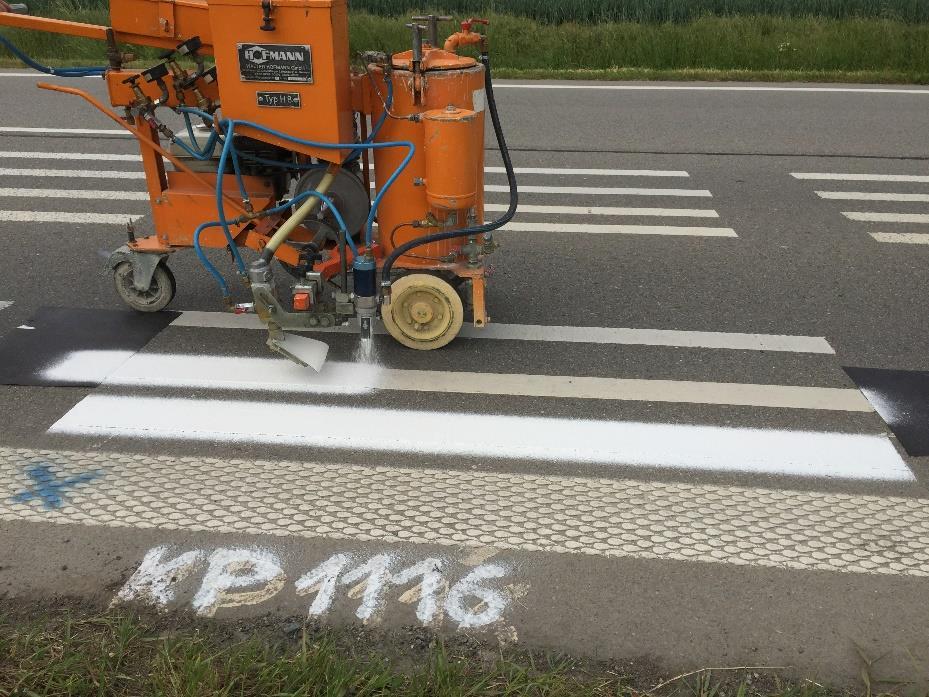 36 6) KP 1116 plast nanášený za studena, hladké značení - Šířka podkladních čar: 0,13 m - Šířka čar