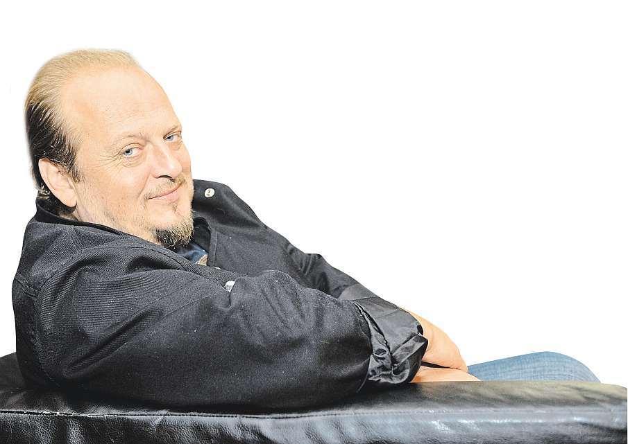10 20. října 2017 Česká republika Sláva je droga. Někdy se mi zdá, Před pár lety zpěvák Láďa Křížek válčil sdepresemi apracovním vyhořením. Zemřel mi táta, vrodině jsme měli nemoci.