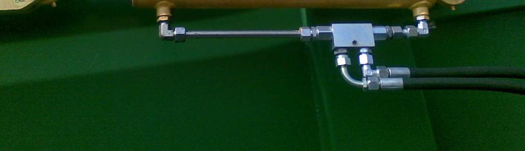 Před saotný vstupe oleje do PHM usí ještě projít hydraulickýi záky.