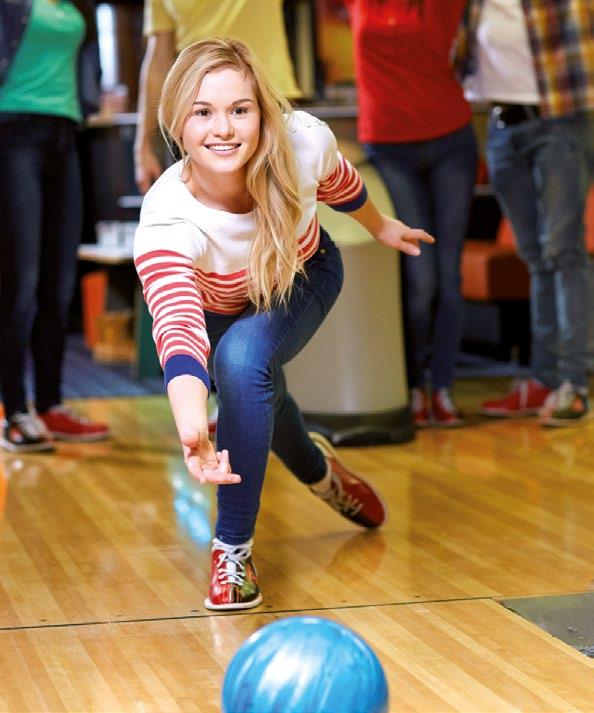 cz Bar se nachází v přízemí wellnesscentra (schody dolů za vstupem do bazénového komplexu). Nabízí dvě bowlingové dráhy a šipky, sledování sportovních přenosů.