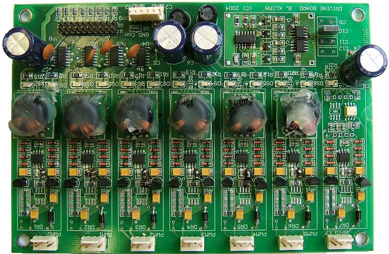 v Brně [34]. Jou to: deka budičů výkonových tranzitorů MOSFET / IGBT, deka rozhraní, deka napájecích zdrojů. Deka budičů (obr. 6.