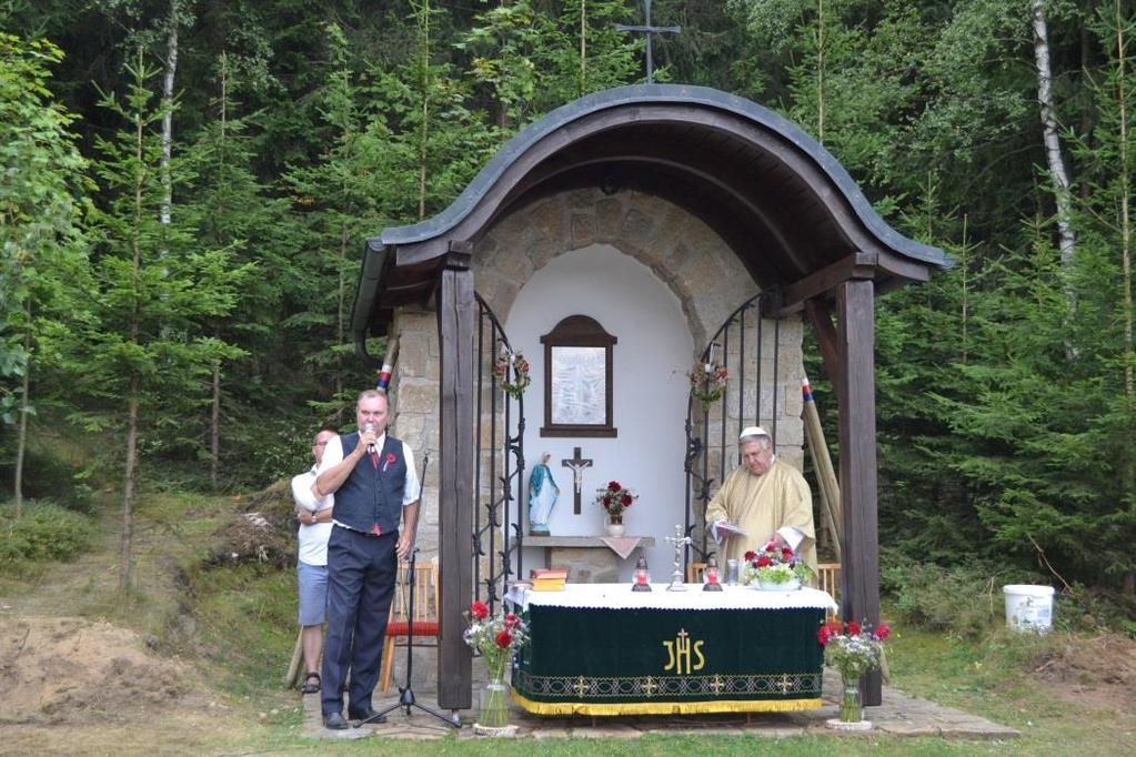 Vše začalo u Kaple Panny Marie, prostřednice všech milostí, kde sloužil opat kláštera v Nové Říši Marian Rudolf Kosík mši svatou.