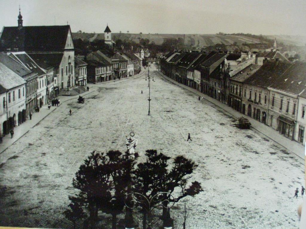 Obr. 29 : Kyjovské náměstí 30. léta 20.