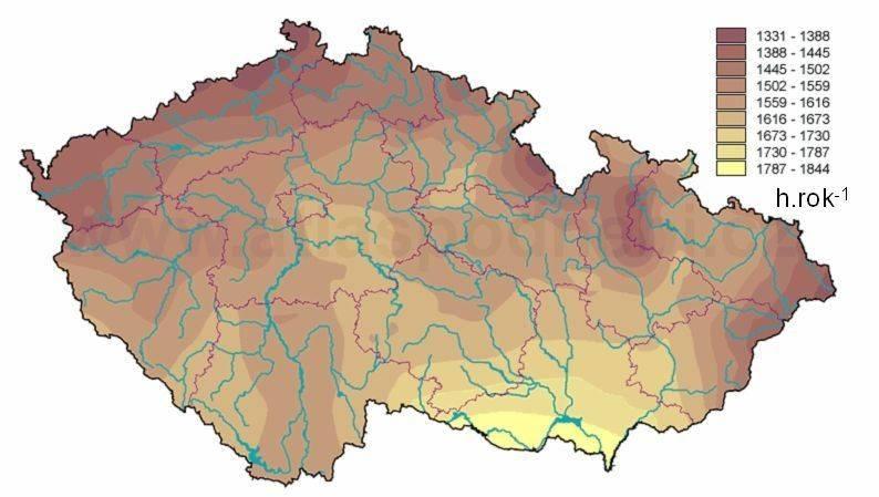 Obr. 7 Počet hodin slunečního svitu v ČR [3] 2.2.1 Přímé a difúzní sluneční záření Globální záření se skládá z přímého a rozptýleného, difúzního záření.