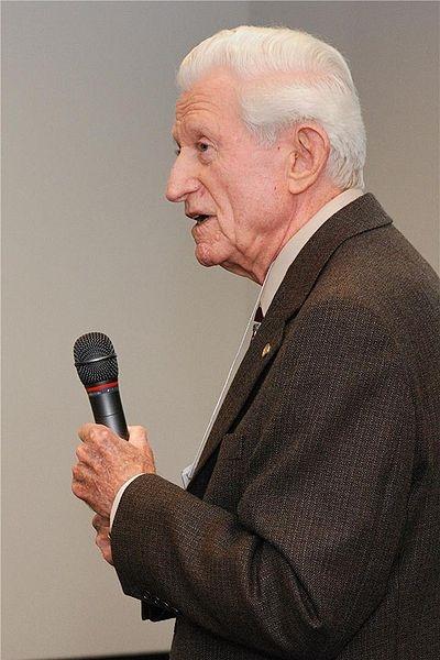 Amdahl vs. Gustafson born November 16, 1922 Amdahl, G.M.
