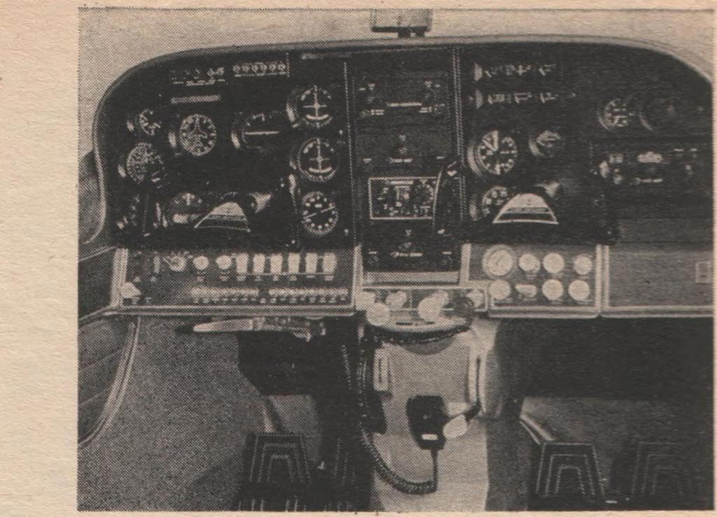 Plochý šestiválcový vzduchem chlazený motor Continental 0-470-S o výkonnosti 168 kw (230 k) při 2600 ot/min.