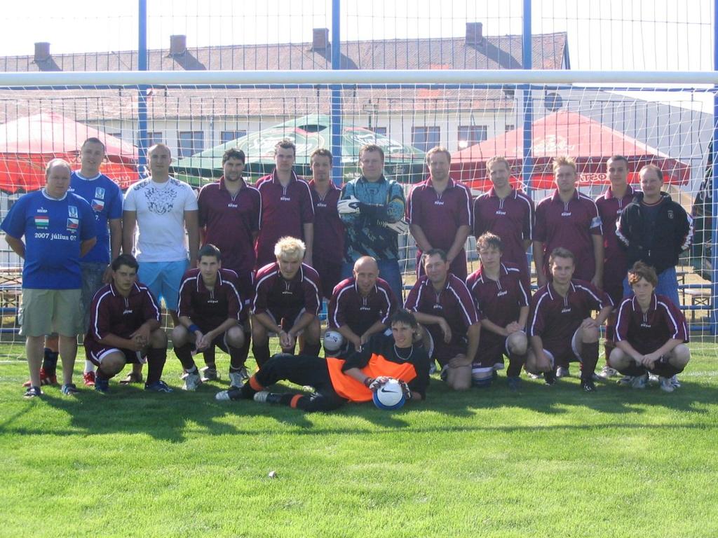 2008 - Memoriál Bohumila Mencáka Horní řada: Petr Trpišovský, Lukáš Svoboda, Jiří Pekárek, Petr Kocáb, Rostislav Pekárek, Radek Jíra, Roman Benda, Marcel Hrbáček, Roman Štefaňák, Tomáš