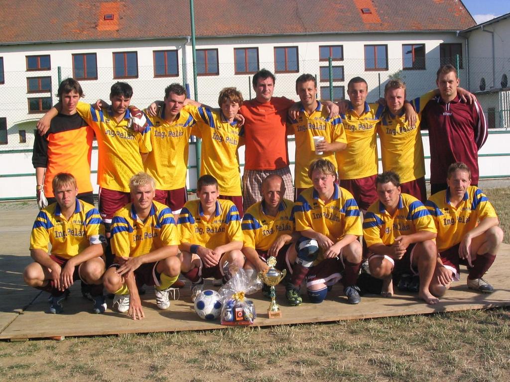 2008 - Memoriál Bohumila Mencáka Horní řada: Radek Vodička, Petr Kocáb, Rostislav Pekárek, Michal Šoustal, Jiří Novák, Radek Jíra, Ondřej