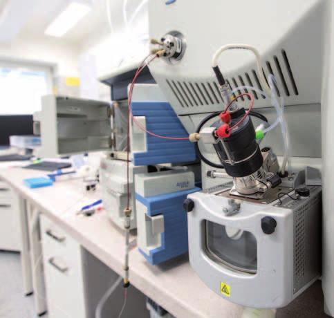 ryby. Díky finanční podpoře projektu byly pořízeny a uvedeny do provozu tři moderní analytické přístroje kapalinový chromatograf s tandemovou hmotnostní detekcí, plynový chromatograf s tandemovým