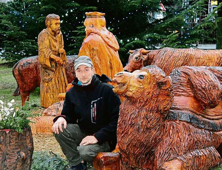 Až čtyřicet zvědavých lidí okukovalo zahradu Vzápětí uspěl na mezinárodní soutěži Rožnovské letokruhy, kde získal první místo sloveckým motivem. Zvířata se stala jeho nejoblíbenějším tématem.