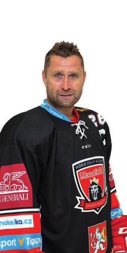 MOUNTY PŘEDSTAVUJE 26 NÁZOR ODBORNÍKA 14 MOUNTY PŘEDSTAVUJE JAROSLAV BEDNÁŘ ÚTOČNÍK Lídr týmu. Kapitán, který umí být přísný na sebe i na ostatní.