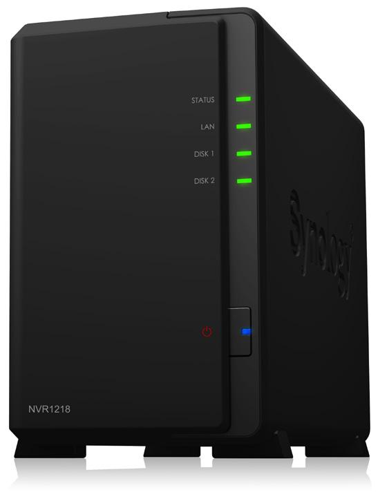 Zařízení NVR1218 lze snadno nasadit a nastavit bez počítače a připojení k Internetu 1 tato schopnost se hodí při první instalaci systému na vzdálených nebo zabezpečených místech bez přístupu k