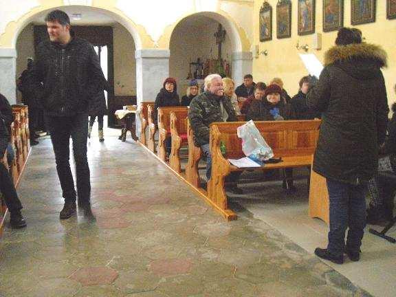 ZPÍVÁNÍ U STROMEČKU Na Štědrý den se uskutečnilo zpívání u stromečku, resp.v kostele. KAMBERK V TELEVIZI V sobotu 20.1.