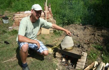 3 Experimentální archeologie Stalo se již pravidlem, že se každoročně podílíme na četných akcích Technického muzea v Brně spojených s experimentální archeologií.