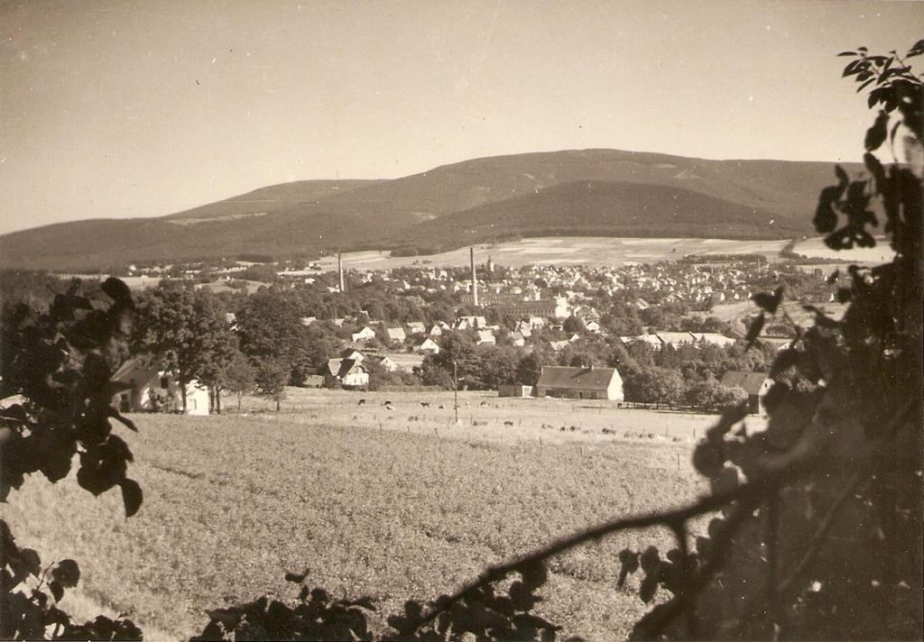 Smrk v pozadí roku 1960 (zdroj: Osobní archiv