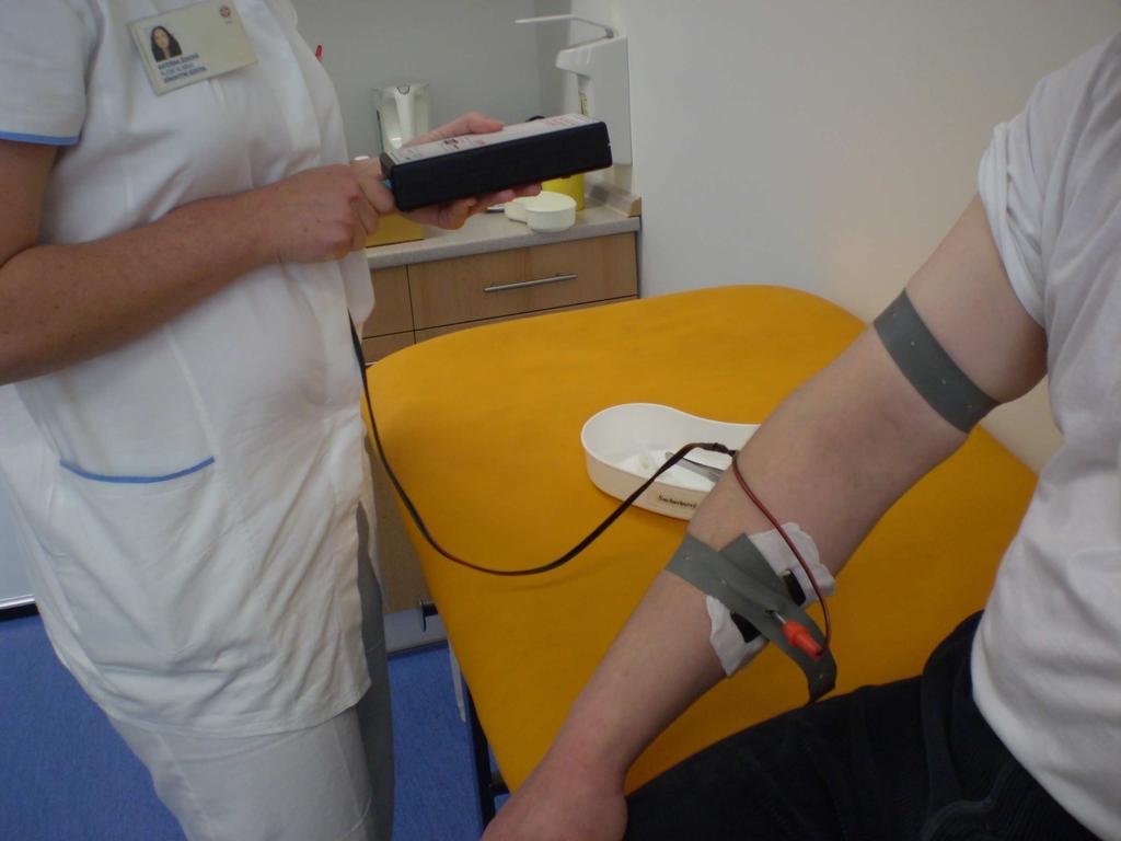 Obrázek 16 Provedení potního testu při pátrání po fenotypicky méně výrazné formě cystické fibrózy (u osob v šedé zóně či u hraničního výsledku vždy následovalo genetické vyšetření) 3.2.