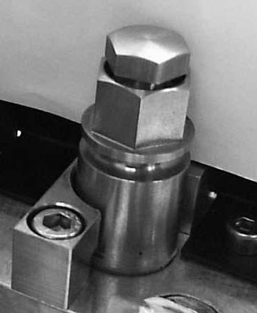 5 8 Údržba Čištění vložky filtru UPOZORNĚNÍ: Vložku filtru je možné vymontovat pouze u horkého aplikátoru, který není pod tlakem. Montáž pouze při horkém aplikátoru. POZOR: Horké! Nebezpečí popálení.