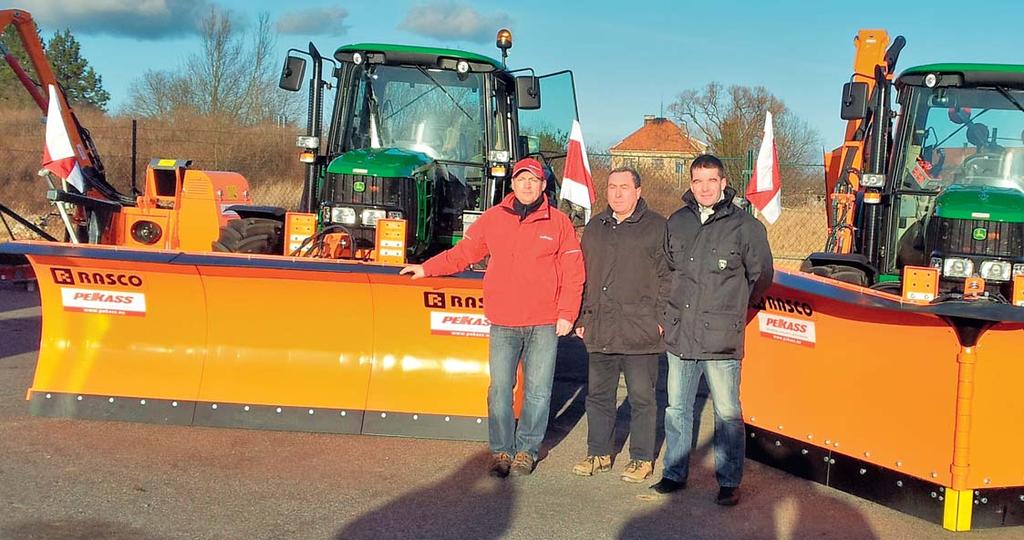 Dohromady je to téměř 400 km silnic. K tomu nabízíme své služby obecním úřadům v blízkém i vzdálenějším okolí a pravidelně provádíme opravy místních komunikací pro více než 50 obecních úřadů.