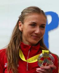 ELITNÍ ATLETKY - ŽENY ELITNÍ ATLETKY - ŽENY ROSARIA CONSOLE V roce 1999 vyhrála zlatou medaili v půlmaratonu na Univerziádě.