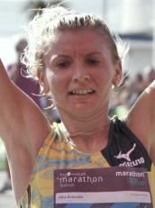 země: Itálie OLHA KOTOVSKA V roce 2016 reprezentovala Ukrajinu na OH v Riu. Loni skončila na Mattoni 1/2Maratonu Karlovy Vary sedmá.