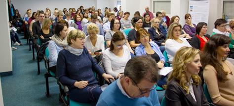 Ústečtí operatéři posunuli limity v artroskopii lokte Artroskop zavedený v přední komoře loketního kloubu, vypouštění krevního výronu Tým artroskopistů Kliniky úrazové chirurgie Fakulty