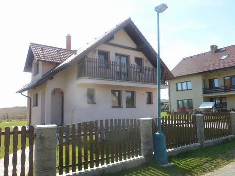 ZNALECKÝ POSUDEK číslo ZP-4176 NEMOVITOST: Rodinný dům Pecerady Katastrální údaje: Kraj Středočeský, okres Benešov, obec Týnec nad Sázavou, k.ú. Pecerady Adresa nemovitosti: Pecerady, 257 41 OBJEDNATEL: Adresa objednatele: Dražby.