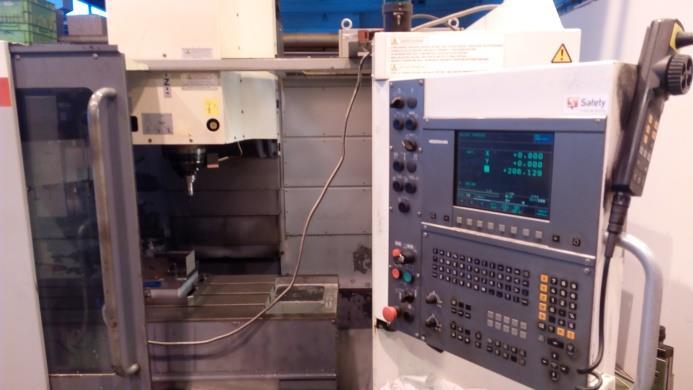 Posledním, avšak neméně důležitým zařízením, které bylo při experimentu použito, je multifunkční frézovací centrum MCV 70A. Jedná se o 3osý stroj s CNC řízením.