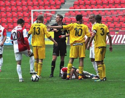 Ohlasy po zápase Červená karta pro Horejše Dynamo srazila Po třízápasové pauze se v základní sestavě Dynama objevil kapitán David Horejš.