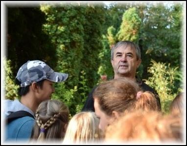 Ekologická soutěž se mi osobně velice líbila (zejména přednáška) a dle mého názoru je to důstojný začátek série soutěží pořádaných v rakovnické botanické zahradě. Napsal Tomáš Tran, IX. třída I.