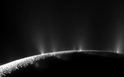 Enceladus Europa zdroj: NASA/JPL/Space Science Institute zdroj:nasa/esa/l. Roth/SWRI/Univ. of Cologne Obr. 6.