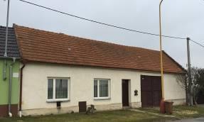 Nabízíme k prodeji rodinný dům se zahradou ve městě Kyjov, část Bohuslavice.