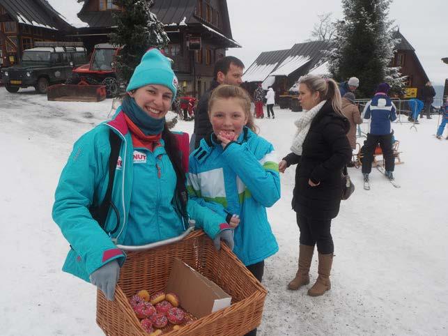 ZÁBAVA S DONUTY PROJEKT NA KLÍČ > Stánek s možností ochutnat promoční minidonuty. > Rozdávání donutů z promočního koše přímo na sjezdovce, lanovce, ve frontě na vlek.