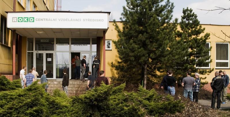 Dnes školí OKD své zaměstnance v novém Centrálním vzdělávacím středisku (CVS) v areálu Dolu Darkov, které je vybaveno interaktivními tabulemi SMART Board a interní televizí "plazmovou obrazovkou"