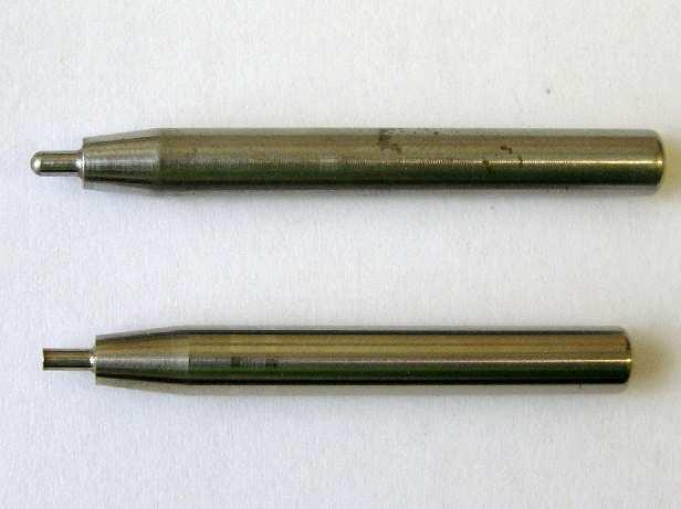 2. PENETRAČNÍ TESTY 2.1 Princip penetračních testů Princip penetračních testů je založen na průniku (penetraci) razníku přes vzorek tvaru disku nebo plochého vzorku. 2.2 Rozdělení penetračních testů Podle tvaru aktivní časti razníku rozlišujeme tři typ penetračních testů : a) kuličkový Bulge test.