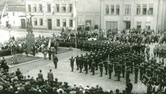činností, rozvinutým prvorepublikovým průmyslem v Chrasti, technikou a