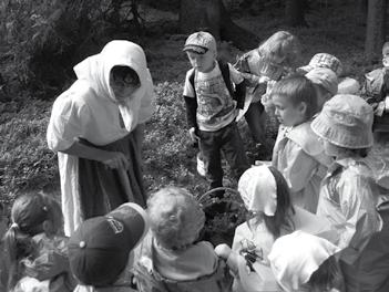 Děti se s nadšením a zvědavostí sobě vlastní vydaly za dobrodružstvím. Cestou soutěžily a řešily spoustu úkolů, za jejichž splnění je čekala parádní odměna poklad.