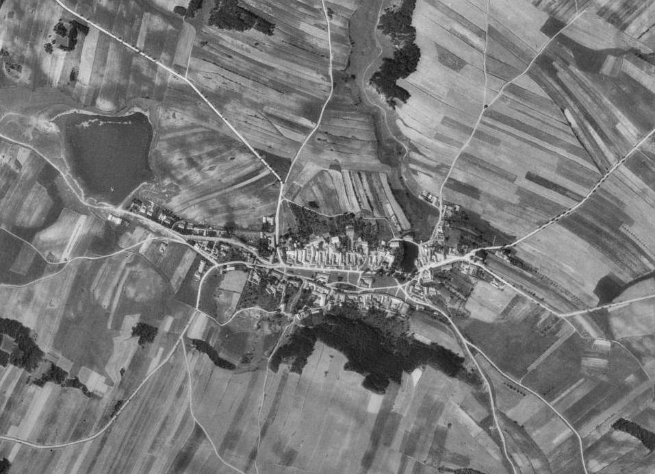ÚZEMNÍ PLÁN PYŠEL ORTOFOTO ORTOFOTO V půdorysné formě vsi je zachována podstatná část původního založení. Významný potenciál spočívá v dochovaném historickém půdorysu nejstarší části obce.