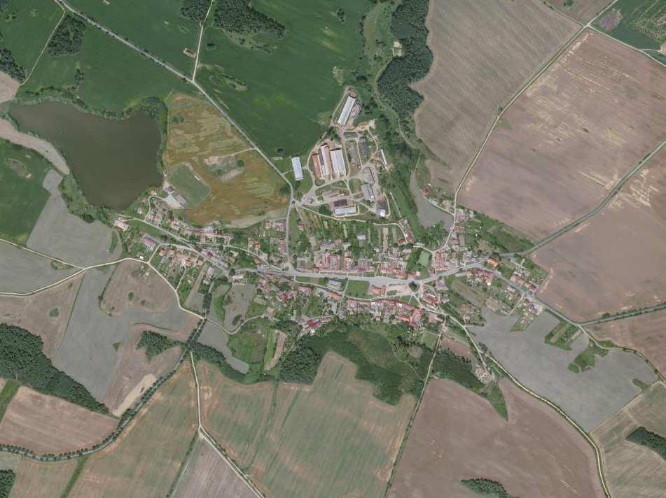 čar, objemy stávajících staveb, převažující přízemní charakter rodinných domů se sedlovými střechami.
