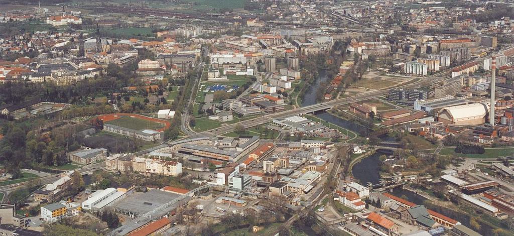 Převládající charakter zástavby první vrstvy je dán především objekty podél třídy Svobody a tř. 17. listopadu, postavenými na přelomu 19. a 20. století 
