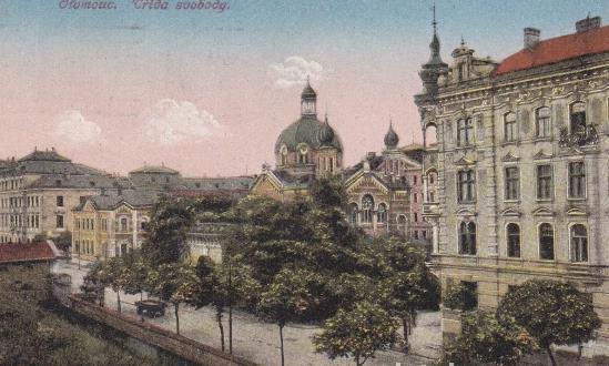 Prostorová struktura první vrstvy vychází převážně z Regulačního plánu královského města Olomouce Camilla Sitteho, podle kterého byla mimo jiné vytyčena nová okružní třída (dnes třída Svobody).