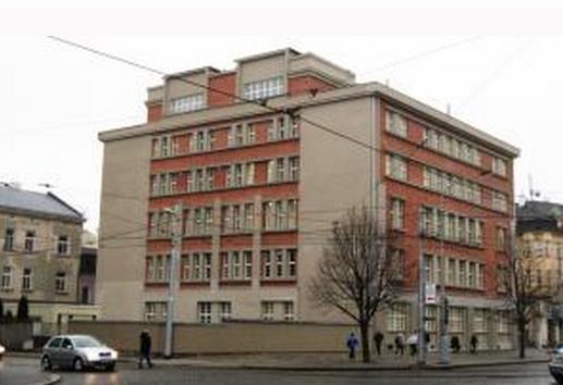 Při stanovení maximální výšky zástavby je nutno vycházet z předpokladu jednoznačně pozitivního účinku kontinuity urbanistického vývoje.
