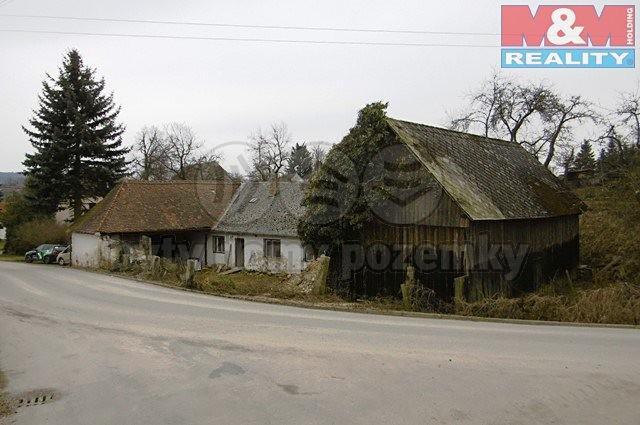 Slovní popis Prodej rodinného domu v obci Báňovice.