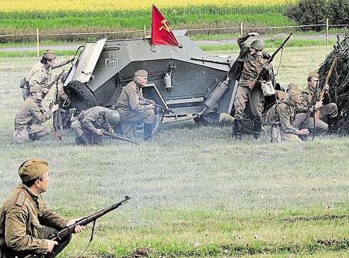 Generál následující den konečně podepsal kapitulaci a chvíli poté se zastřelil.