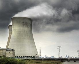 Jaderná energie Jaderná energie se uvolňuje při štěpení atomových jader. V roce 2012 poskytovaly jaderné elektrárny 5,7 % světové energie a 13 % veškeré elektrické energie na Zemi.