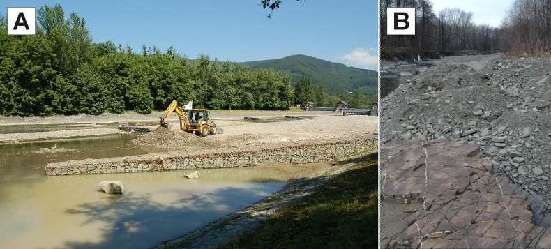 19: A těžba štěrků z mezijezí ve Vyšních Lhotách s následným odvozem na neznámé místo (stav červen 2010); B chybné dodávání části odtěžených sedimentů pod objekt lokálního rozší ení koryta, tzv.