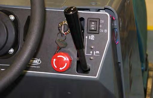 Přesuňte páku hlavního kartáče do pravé polohy Zametací kartáč dolů a zapnout. Kartáč se automaticky začne otáčet. 3.