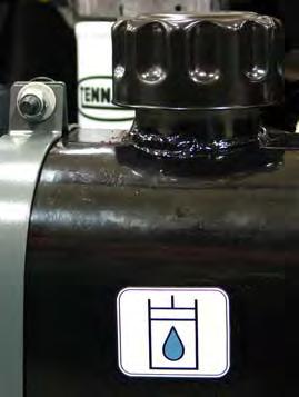 Předchozí kapalina TennantTrue Fluid POZNÁMKA: V případě VŠECH zařízení, které NEPOUŽÍVALY důsledně značkovou hydraulickou kapalinou TennantTrue nebo odpovídající, vyměňte po každých 800 hodinách